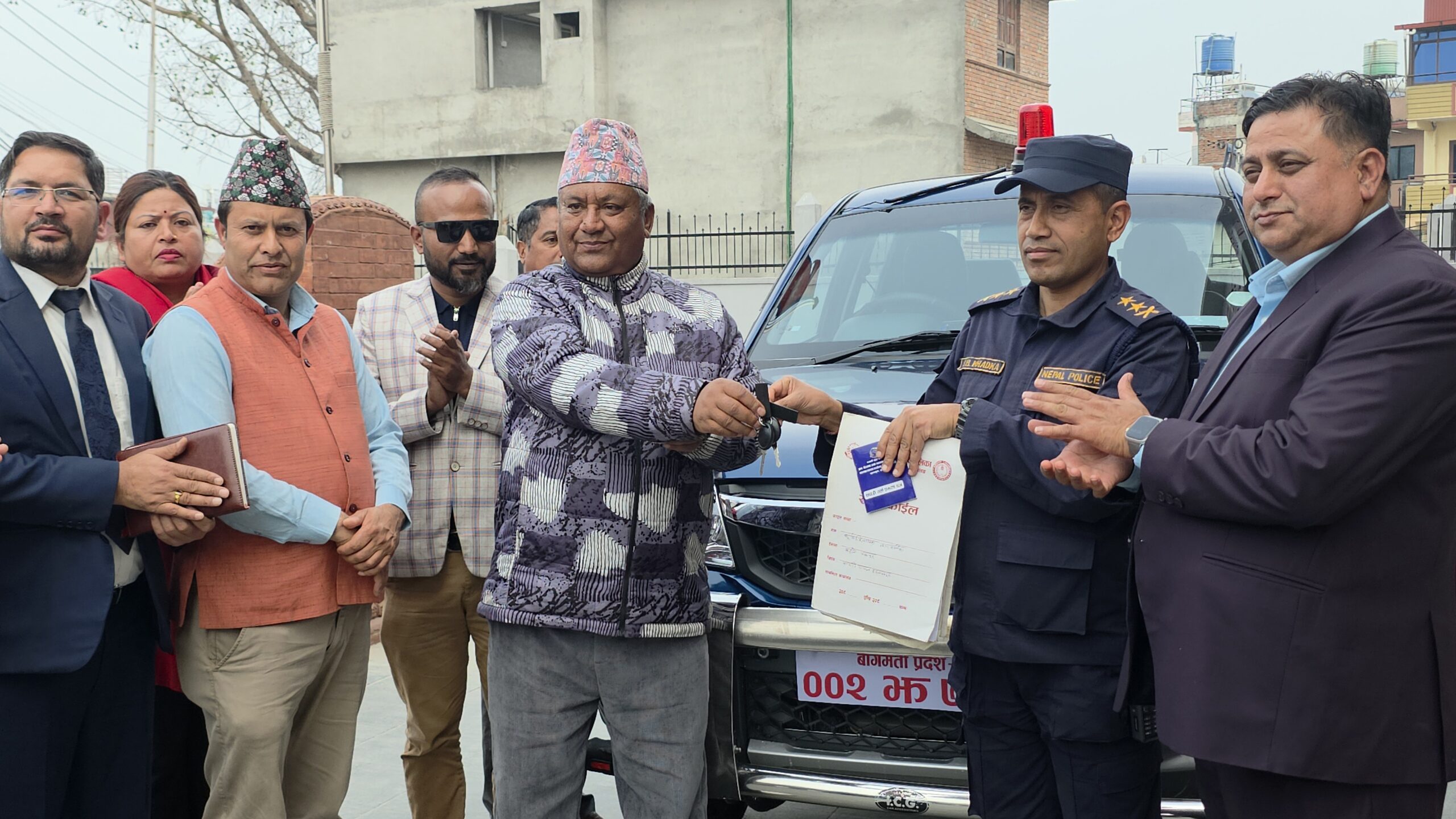 सूर्यविनायक नगरपालिकाद्धारा प्रहरी वृत्त जगातीलाई ४२ लाख ९० हजारको गाडी हस्तान्तरण 